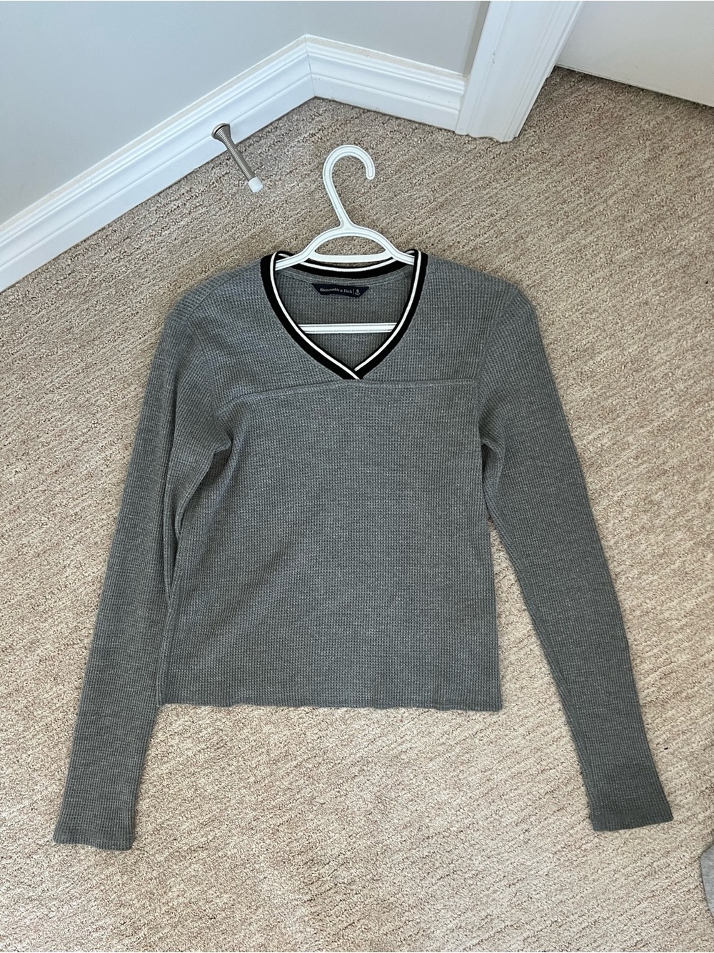 Abercrombie & fitch gray waffle knit long sleeve top with a V-neck